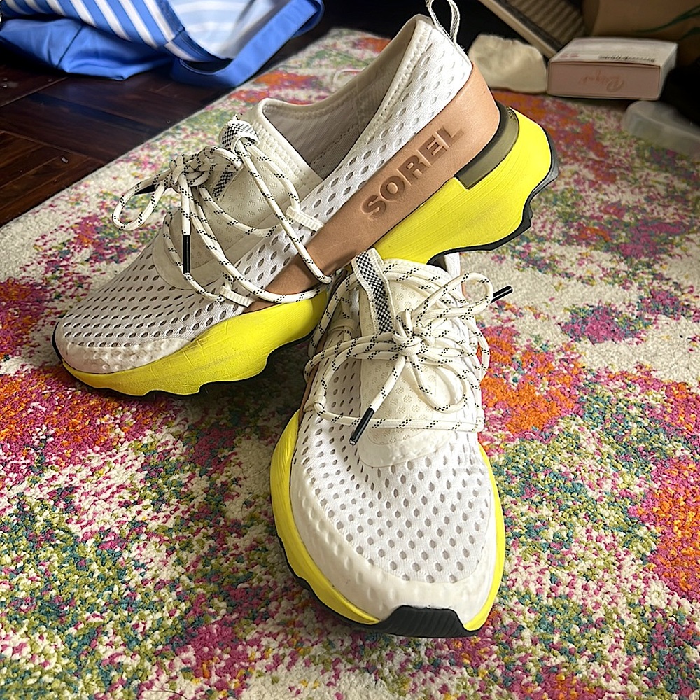 Size 9 Sorel Wrap Lace Sneakers Excellent Condition